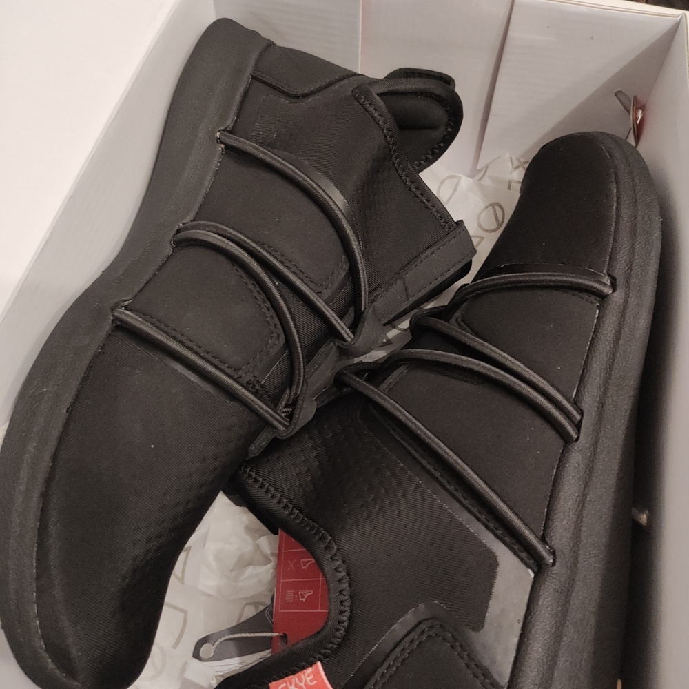 Sleek Black Men's Sneakers